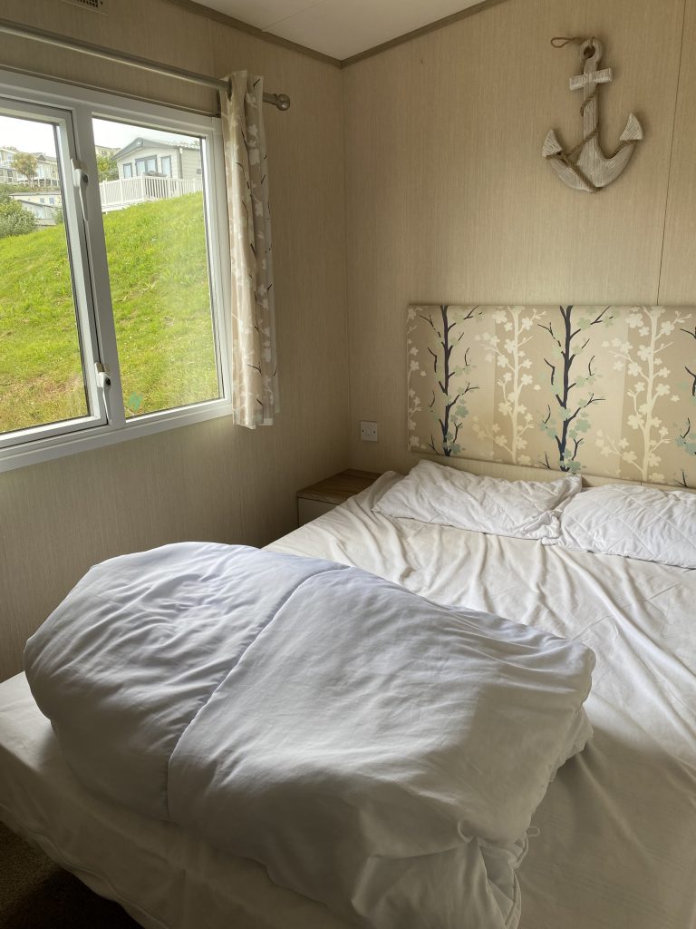 Double bedroom - Private Caravan Rental At Devon Cliffs, Exmouth